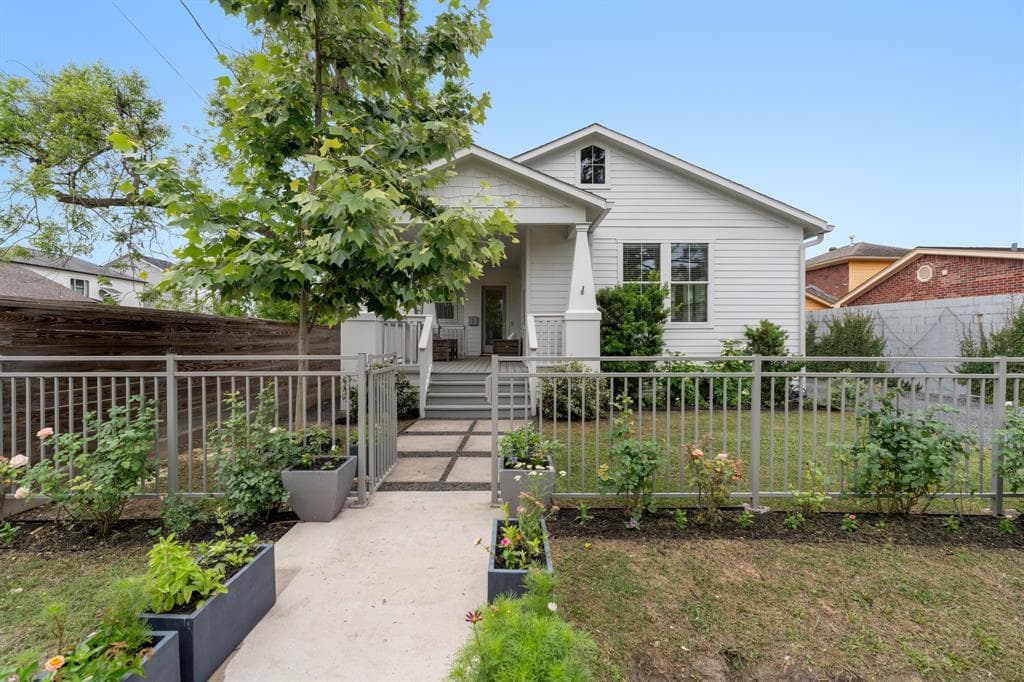 1209 Idylwild St