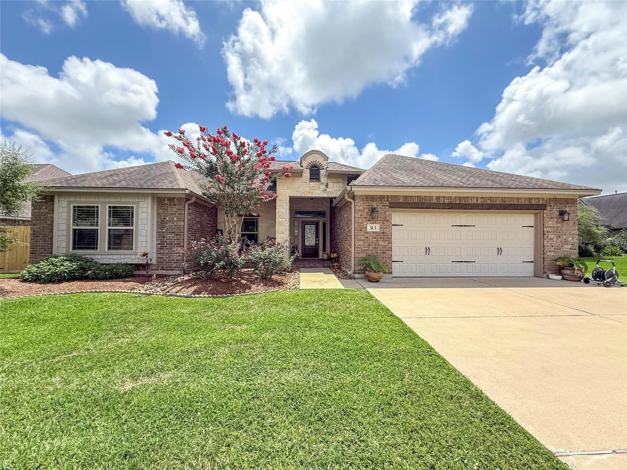 313 Creekside Ln