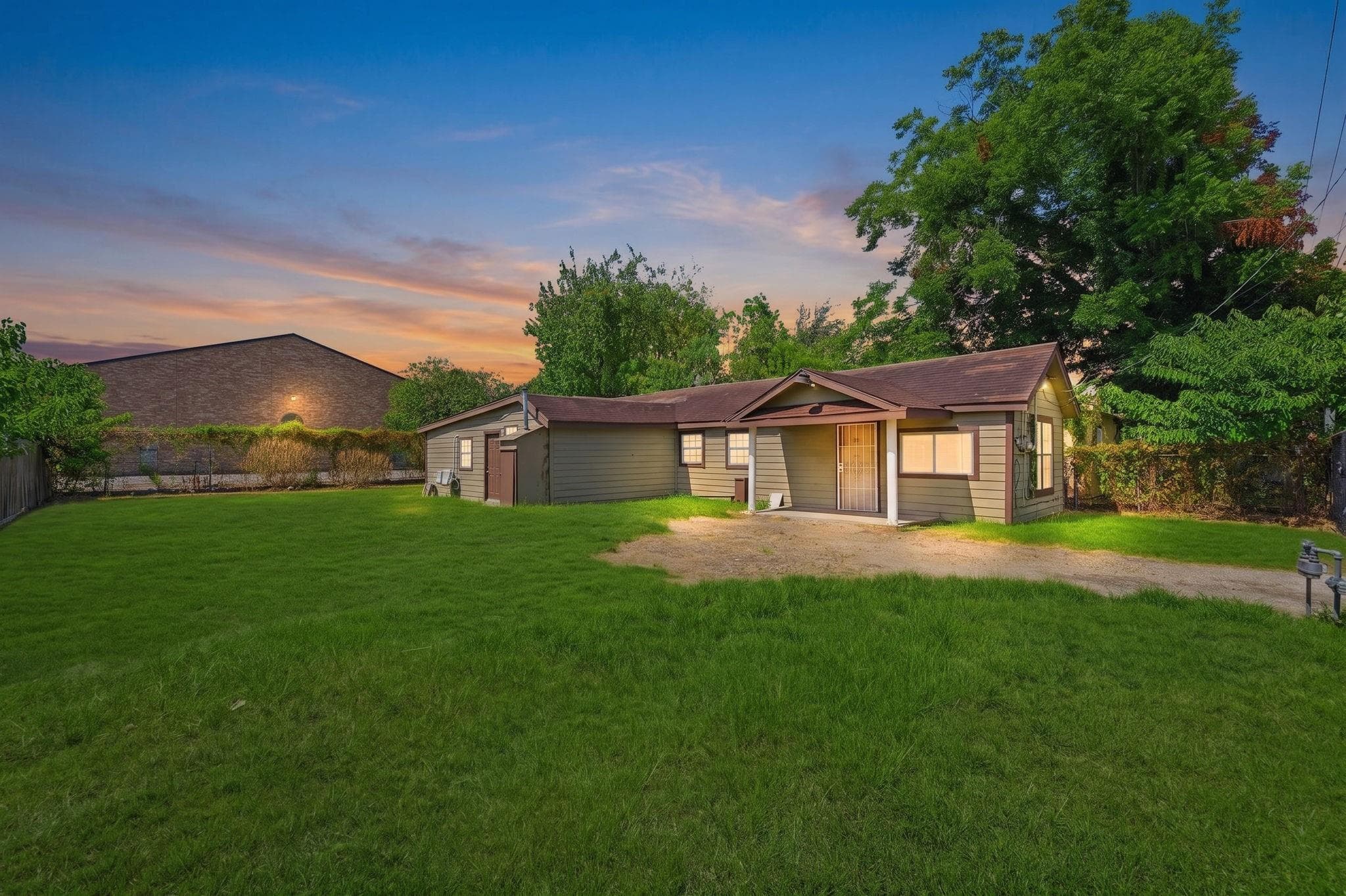 1420 Duff Ln