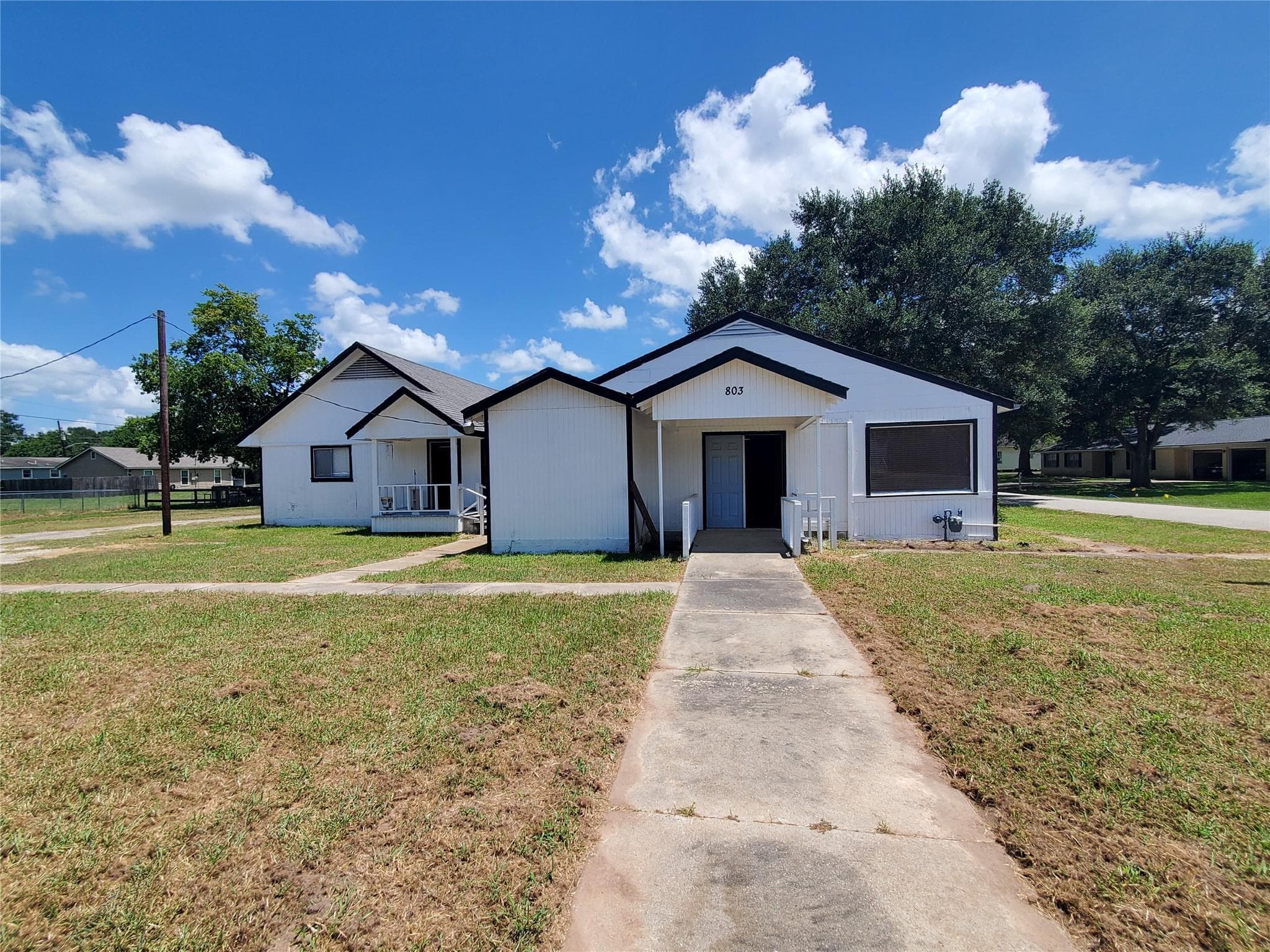 803 Live Oak St