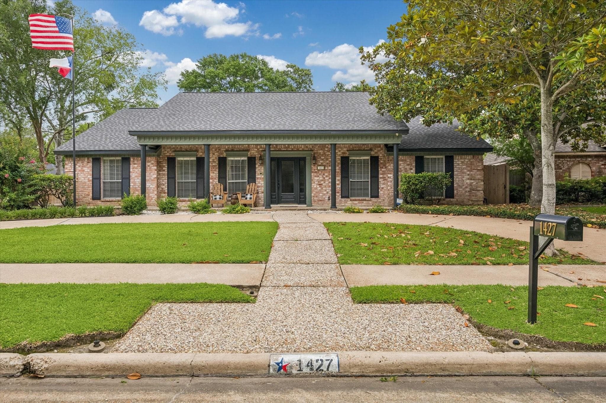 1427 Heathwood Dr