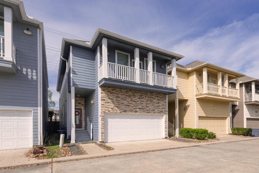 3317 New Garden View Ln