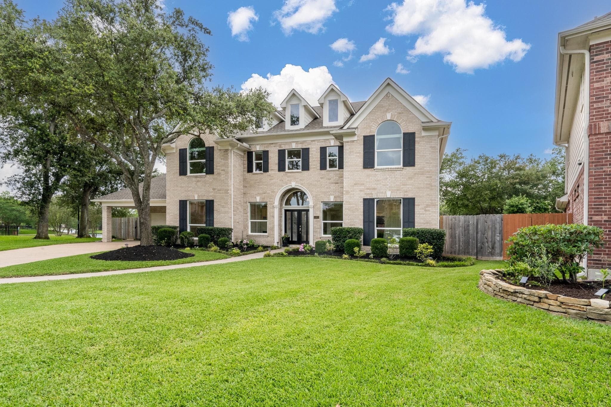 15903 Lake Loop Dr