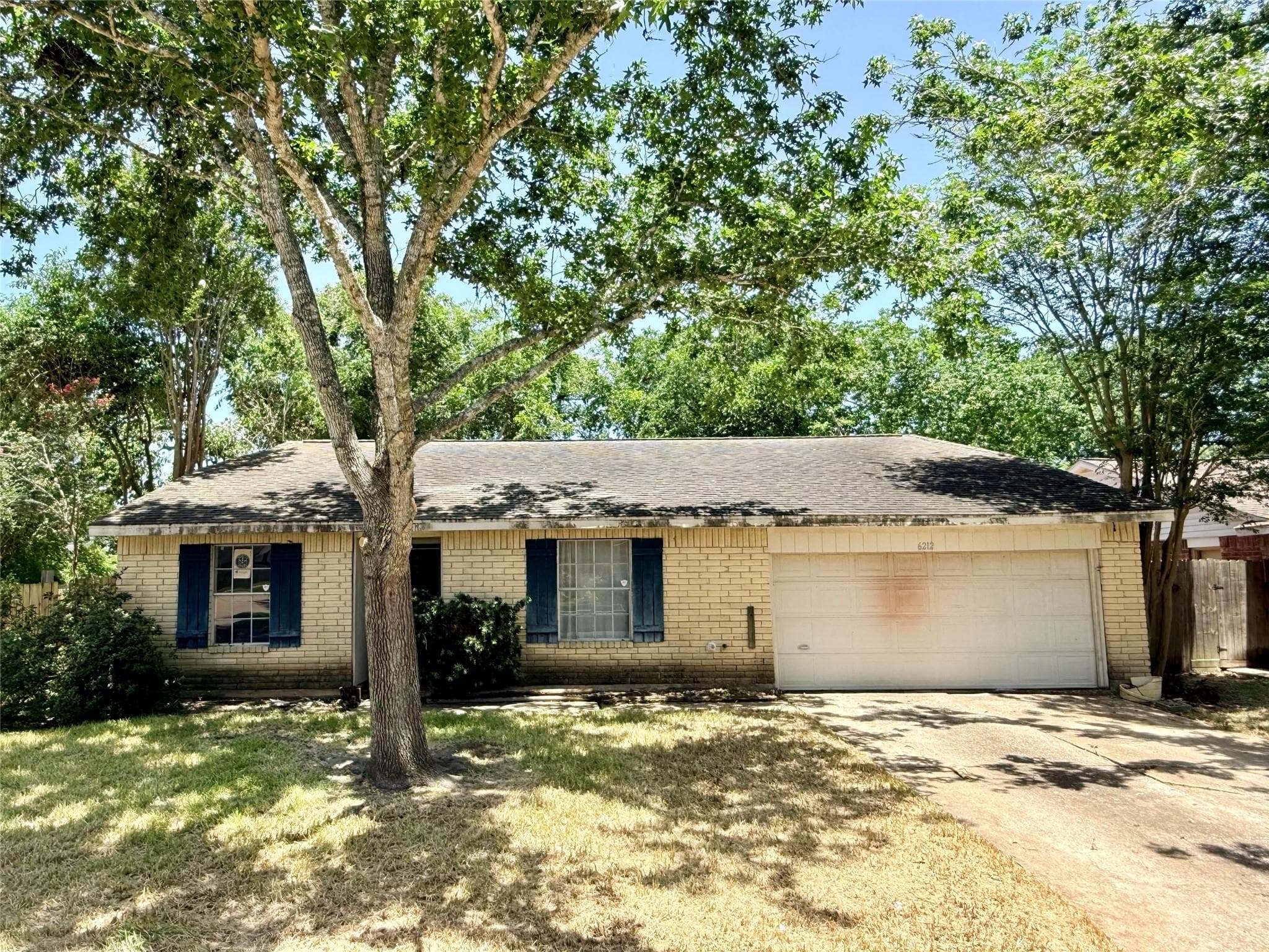 6212 Creekside Ln