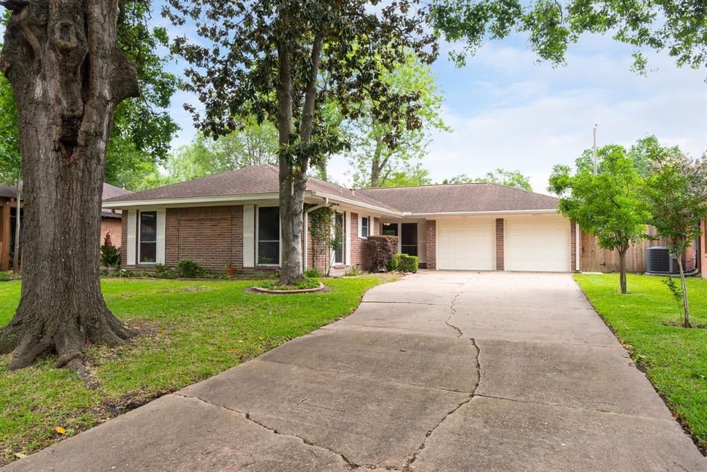 4411 Benning Dr