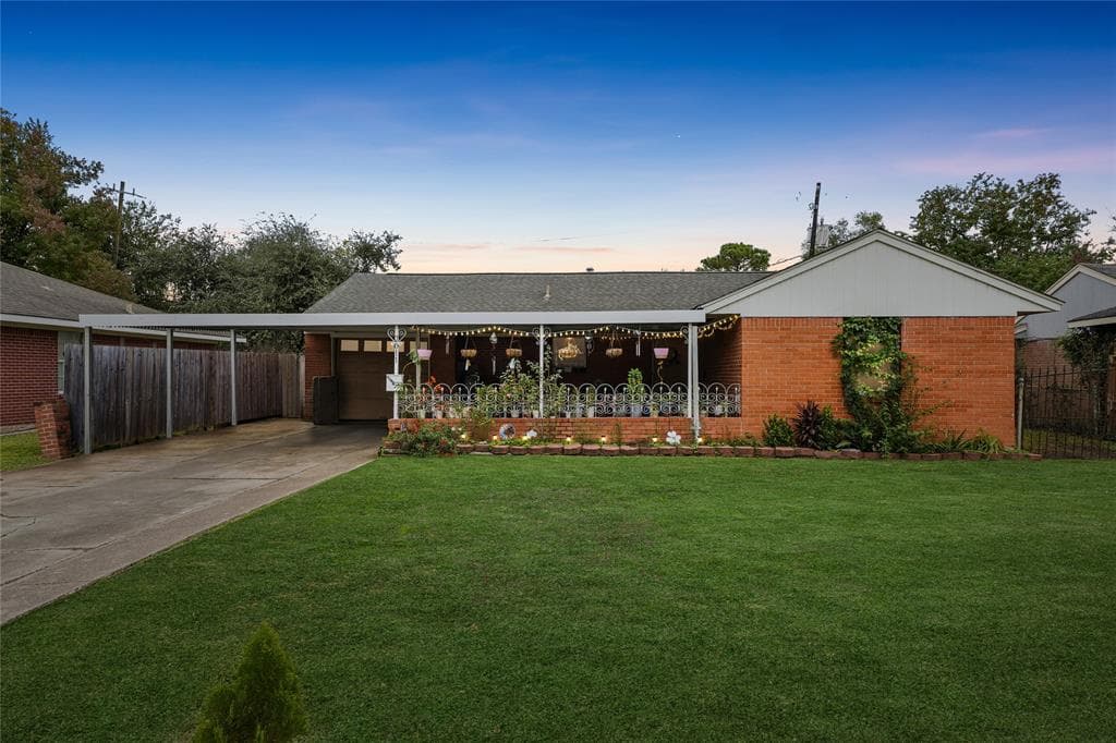 2011 Lazy Creek Ln