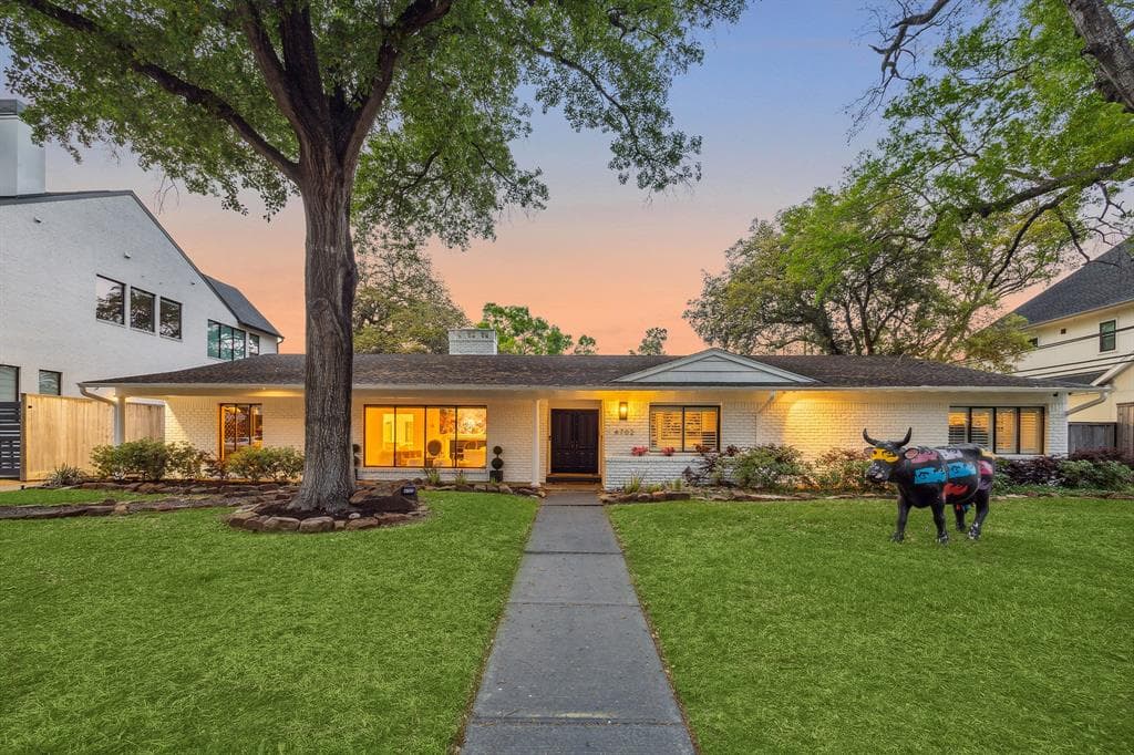 4702 Banning Dr