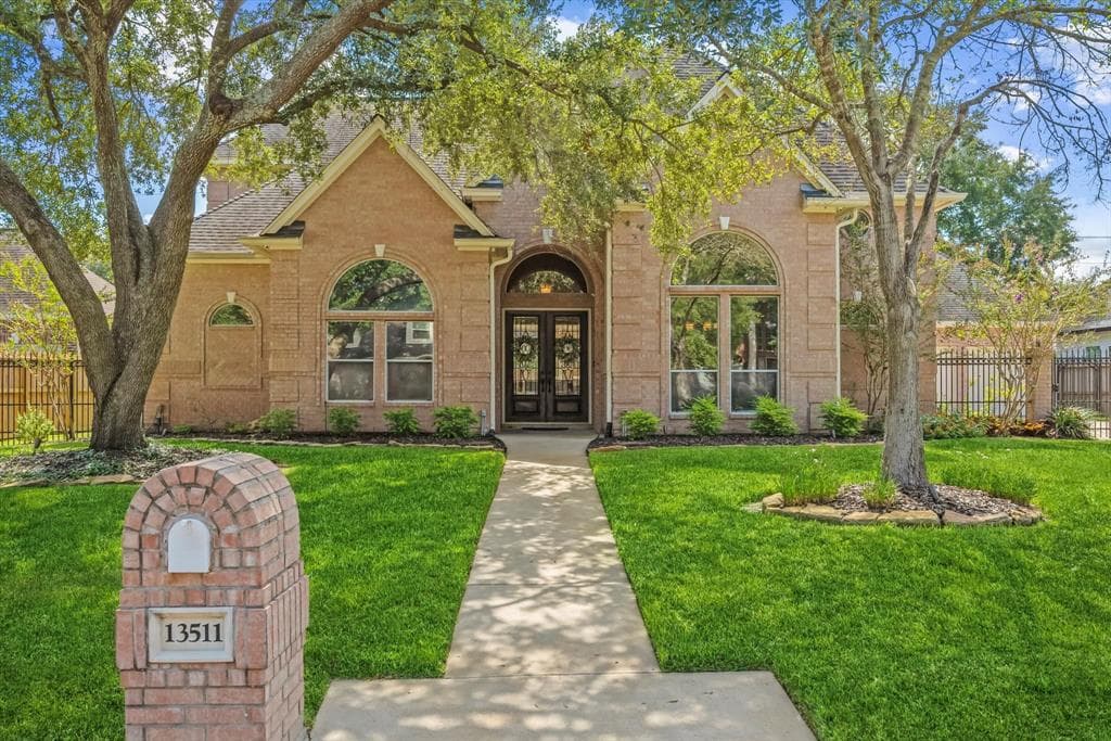 13511 Cahill Ln