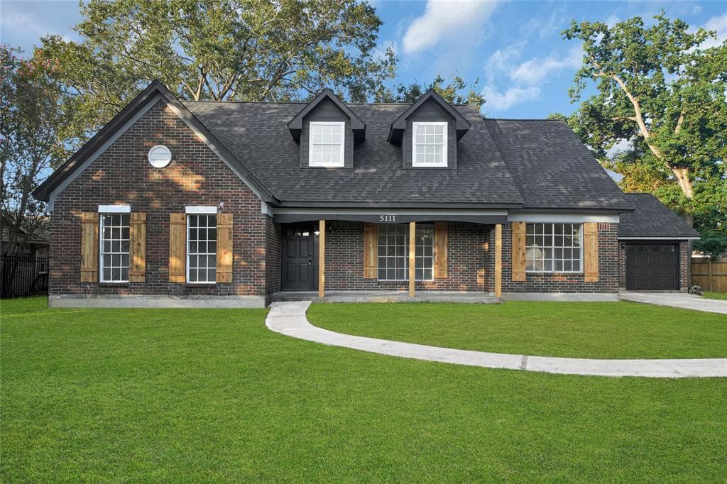 5111 Inverness Dr