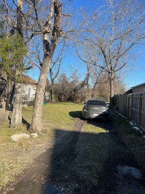 1310 Bayou St