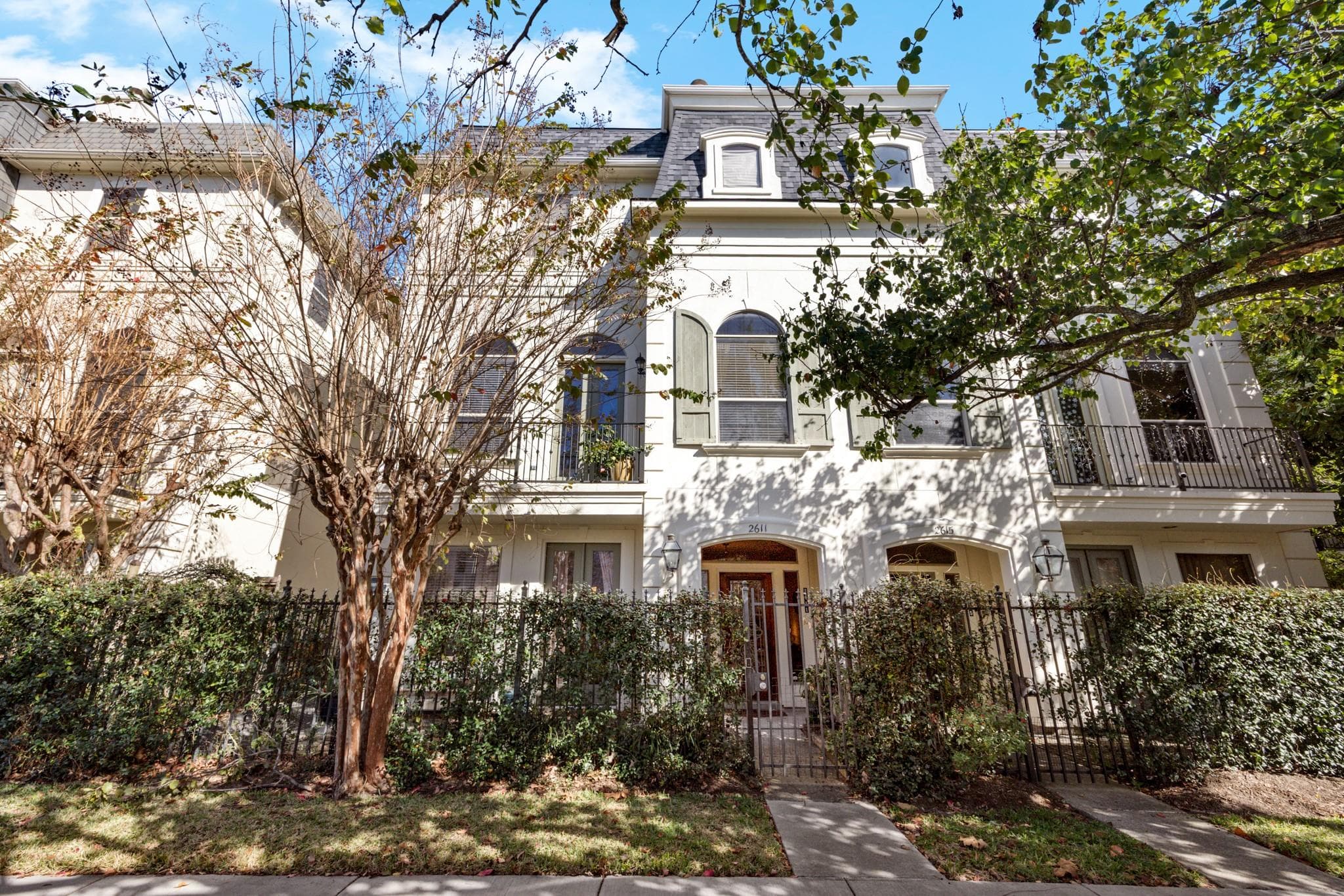 2611 Commonwealth St