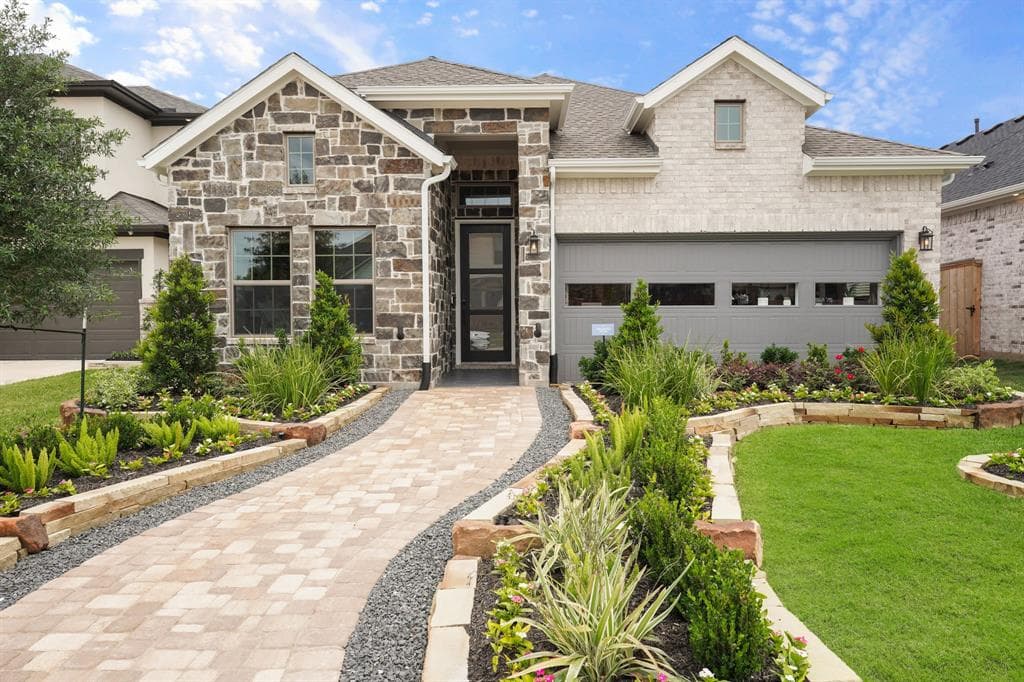 11127 Pale Tipped Way