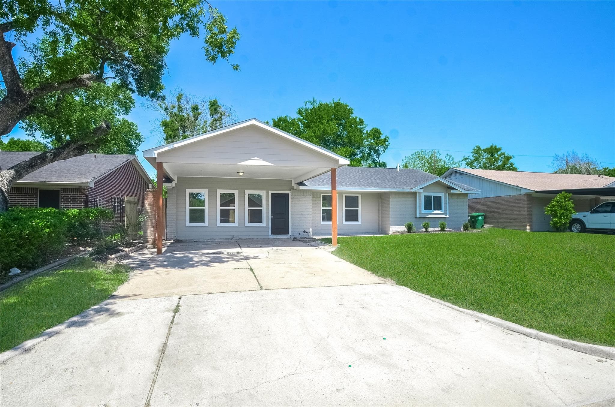 5427 S Acres Dr