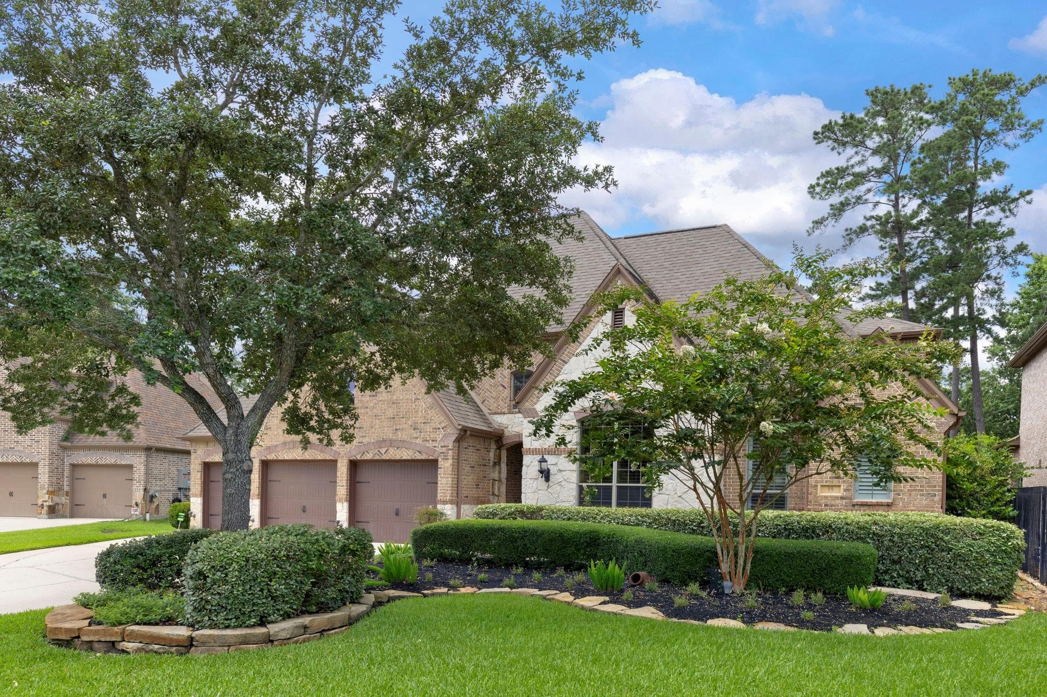 99 N Almondell Cir