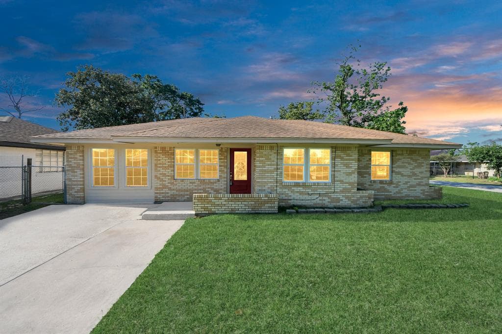 149 E Riverwood Dr