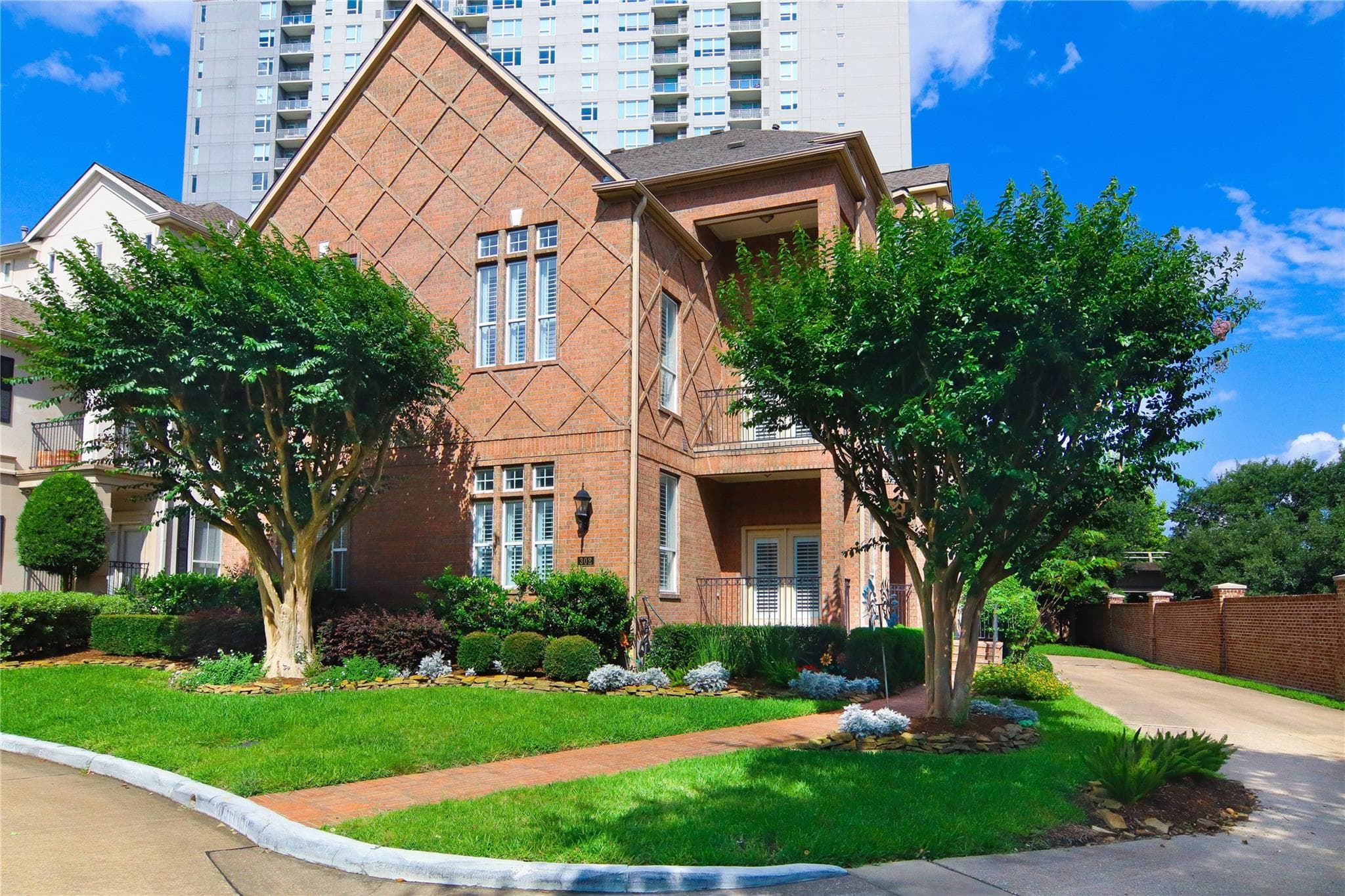 302 S Gate Stone