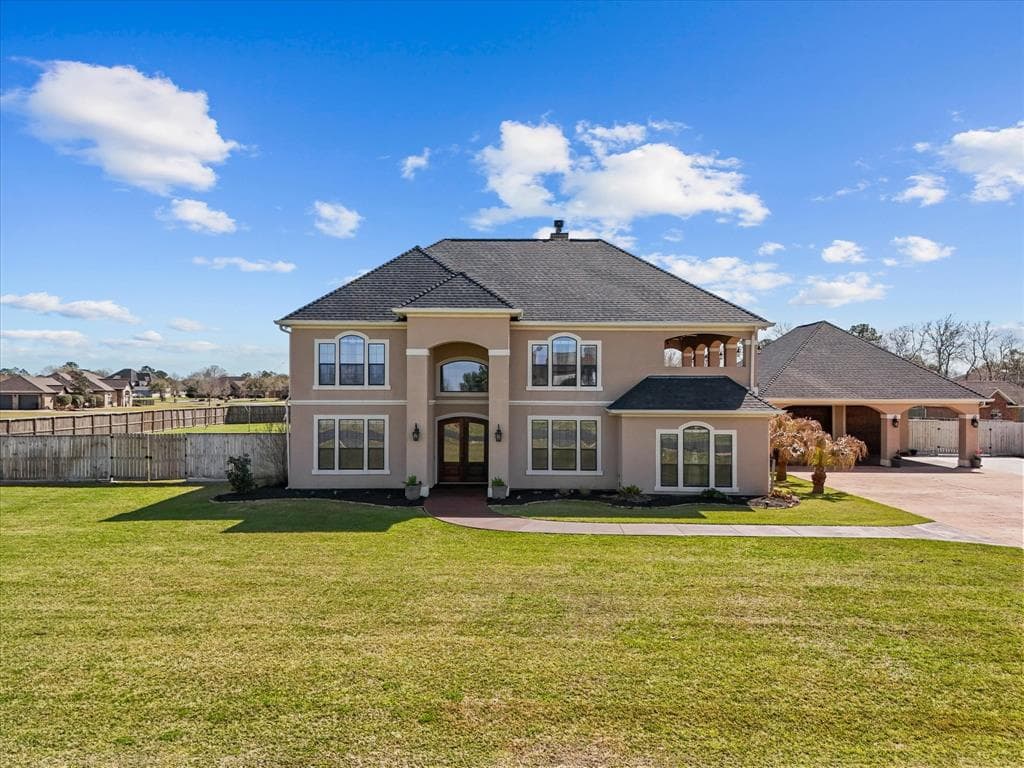 114 Lago Circle Dr N