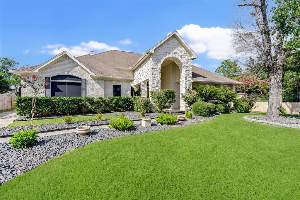 901 Mystic Village Ln