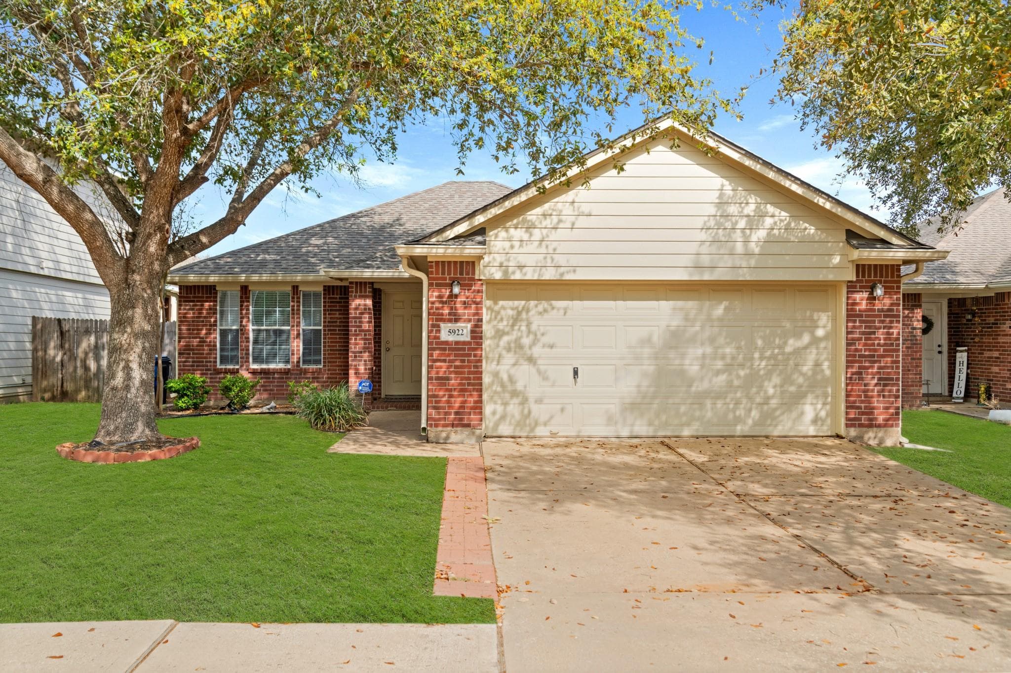 5922 Dunsley Dr