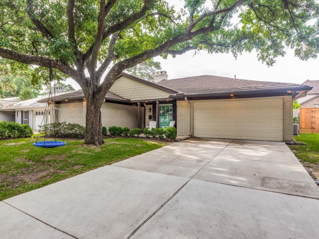 14127 Barryknoll Ln