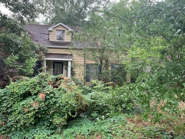 1025 Lamonte Ln