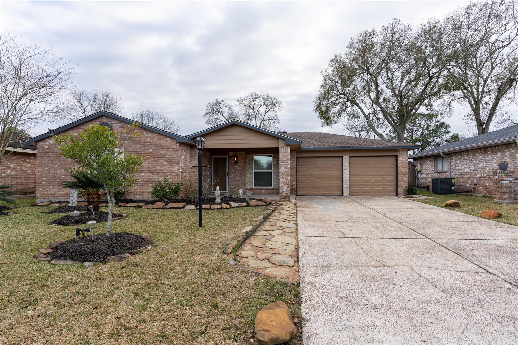 16606 Barcelona Dr