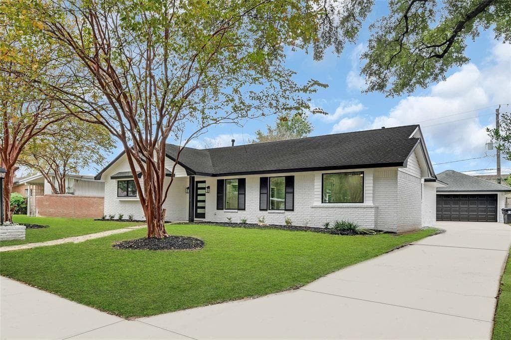 3703 Woodvalley Dr