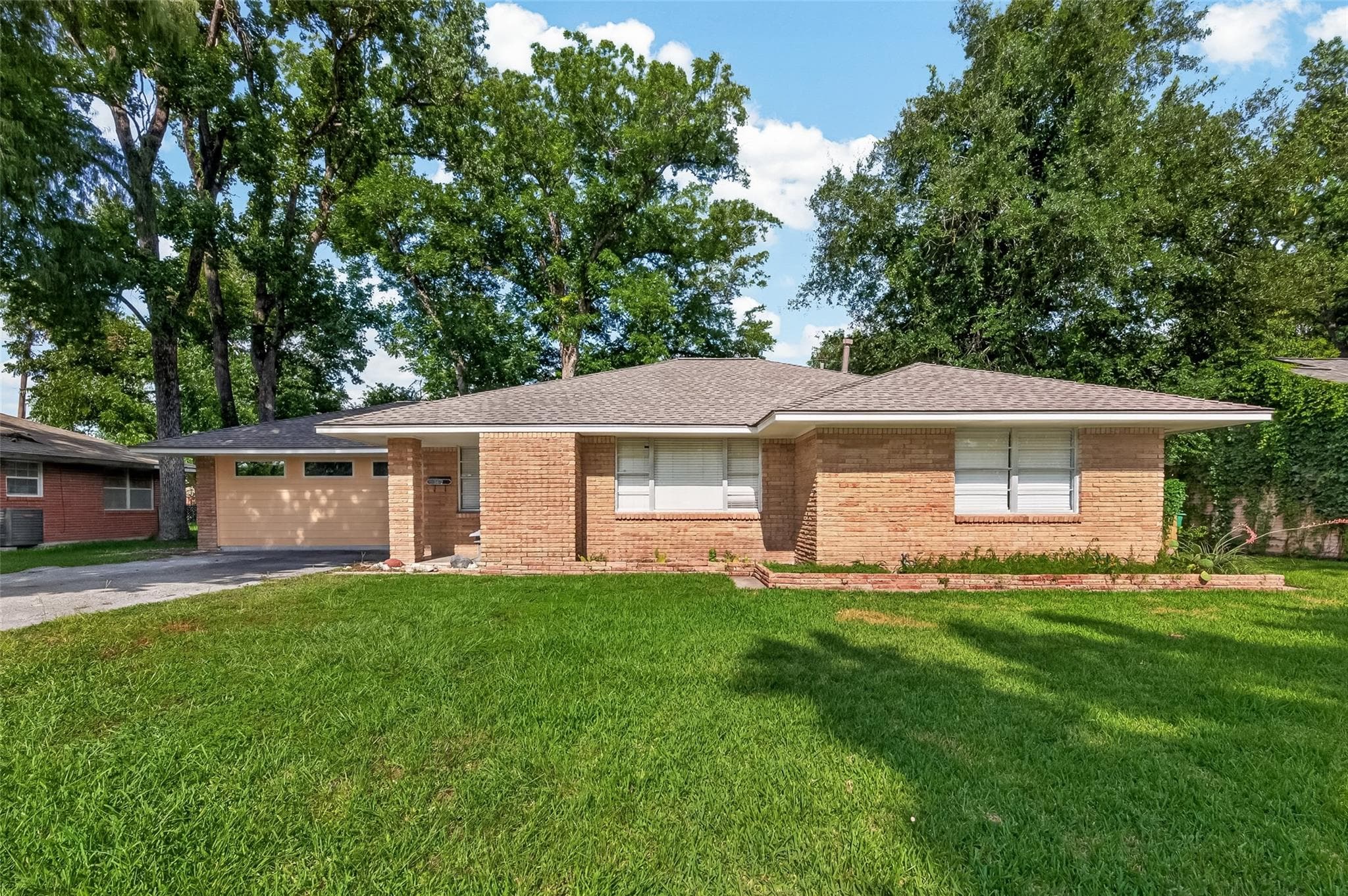 3402 Cameo Dr