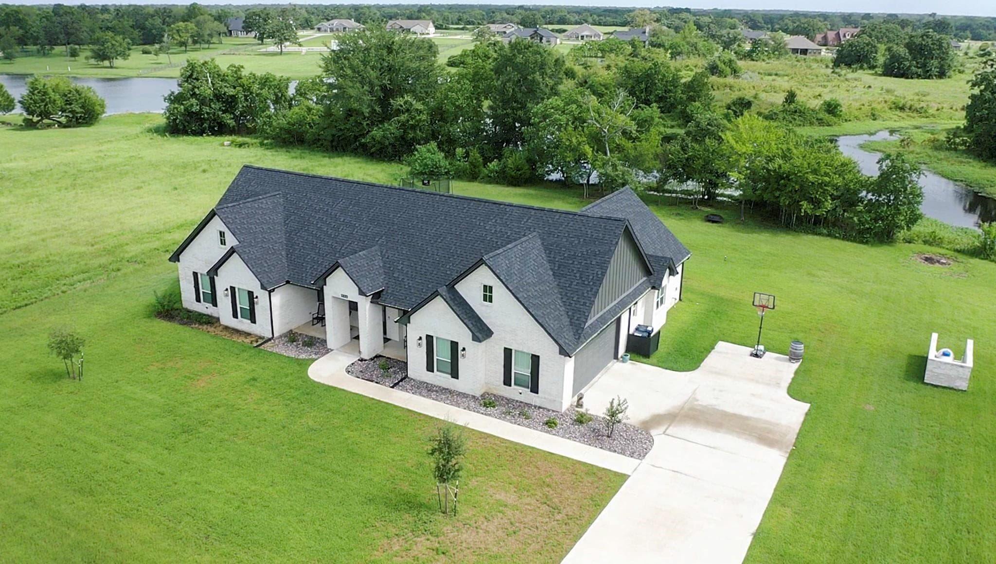 10104 Crown Pt