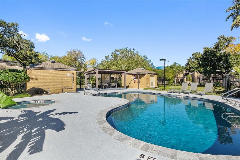 2279 Broadlawn Dr