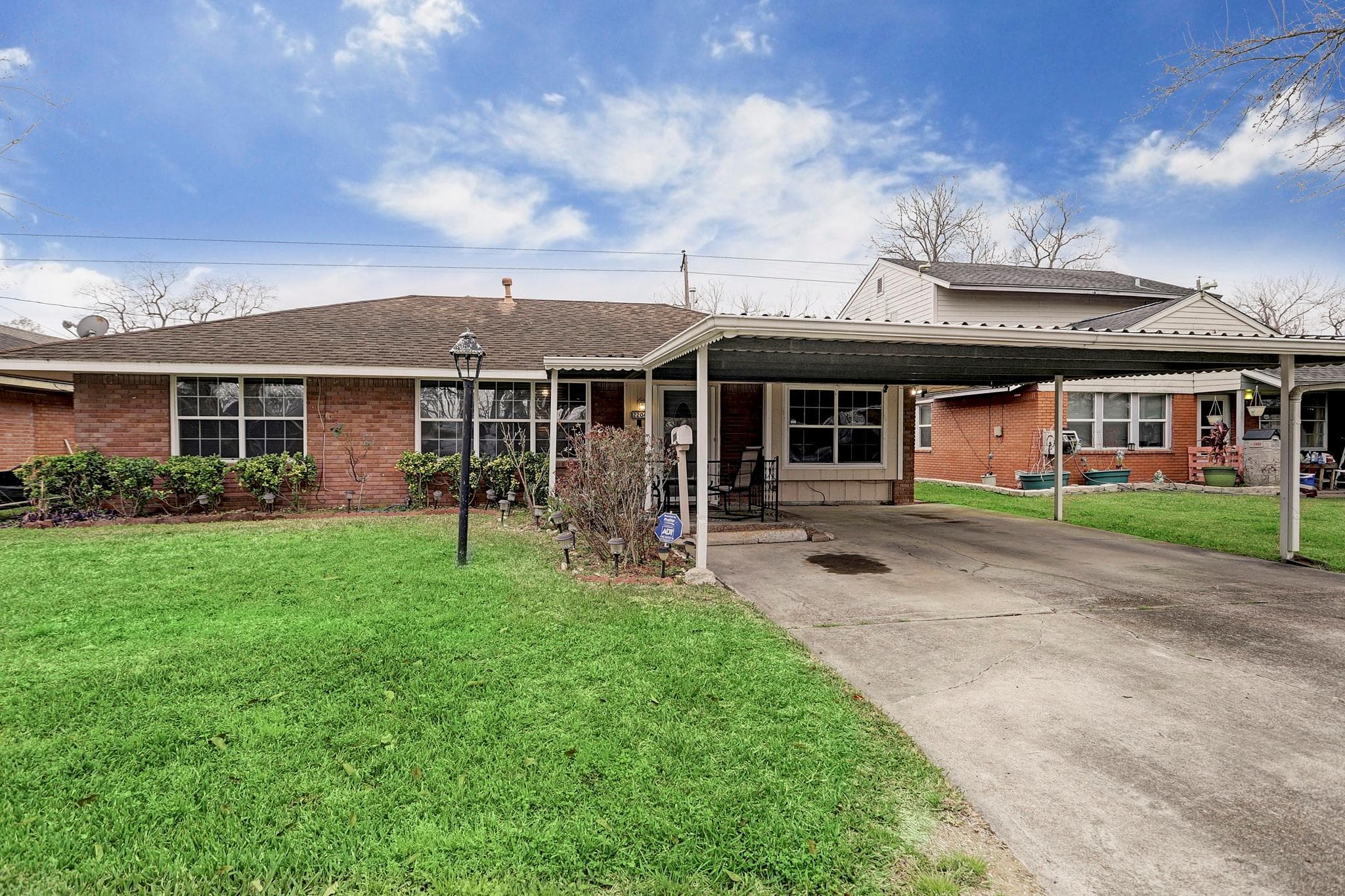 2204 Dewberry Ln