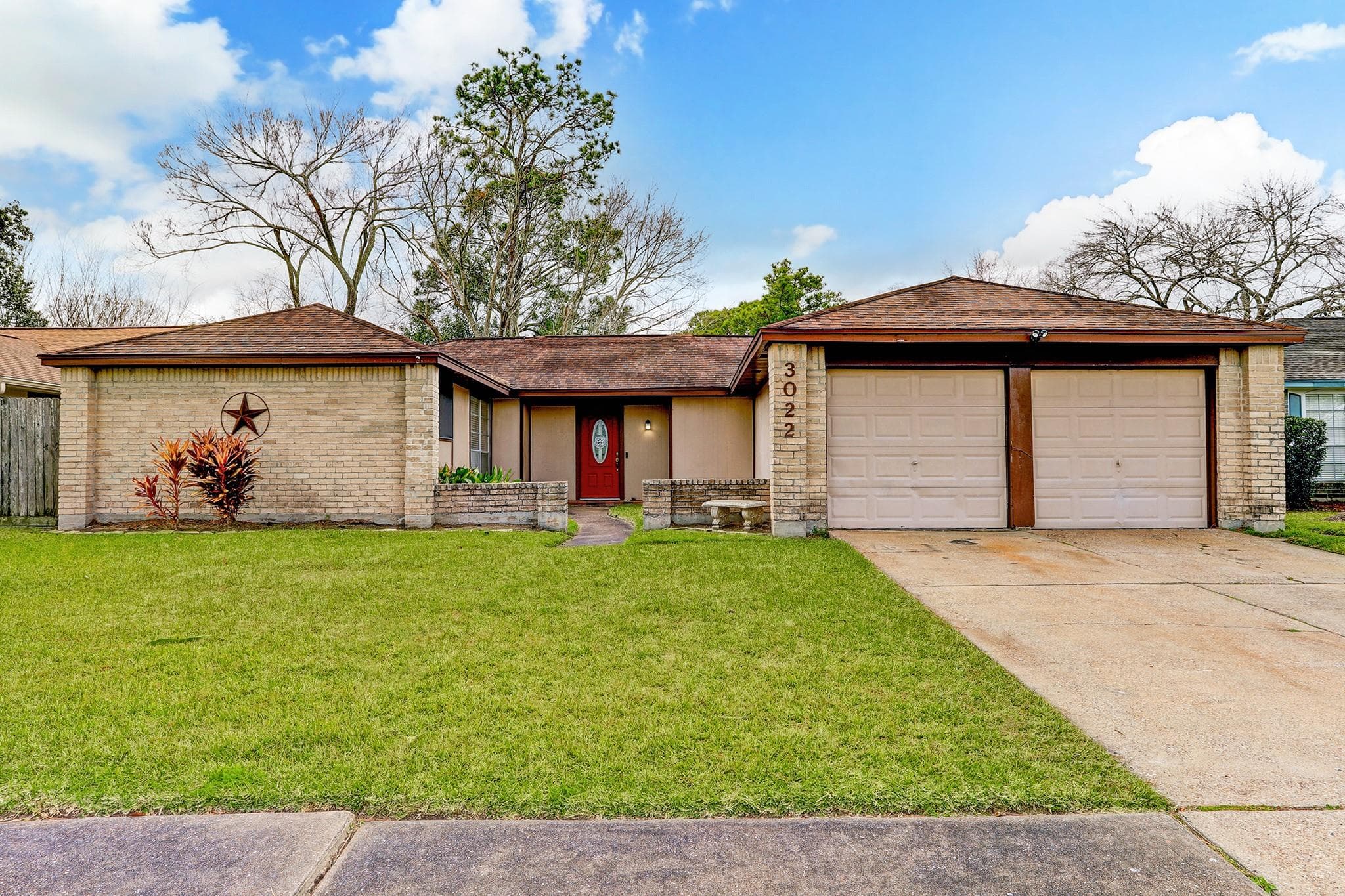3022 Heritage House Dr