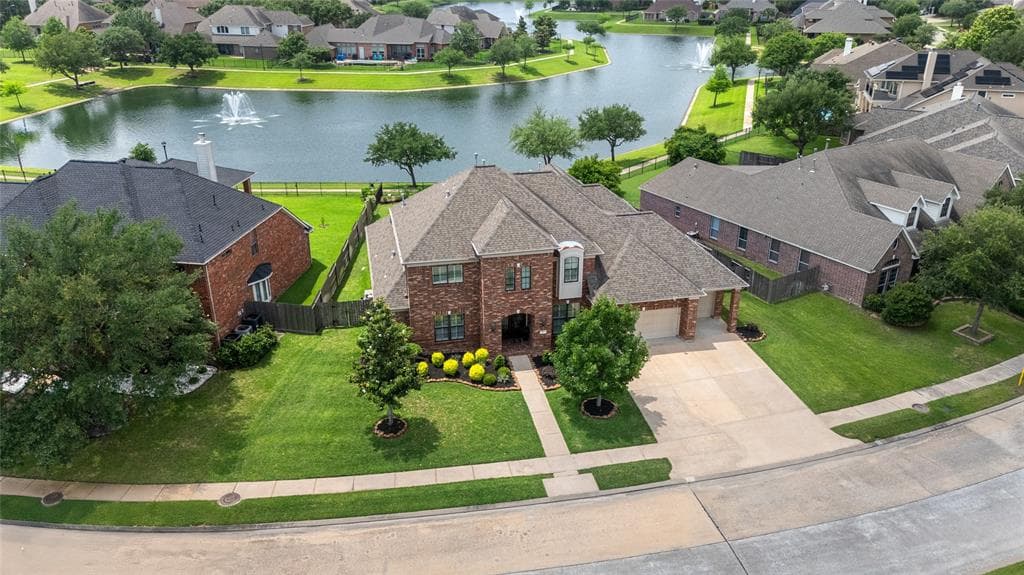 8711 Crossriver Ln