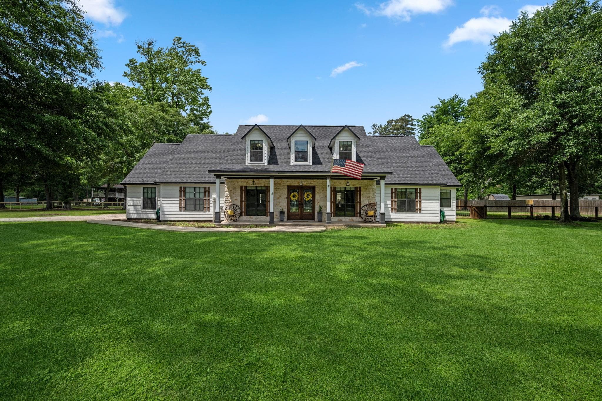 18 E Old Field Dr