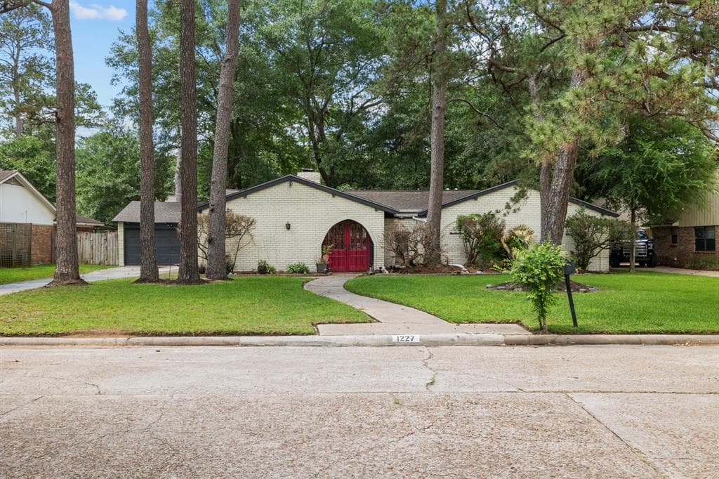 1227 Kingsbridge Rd