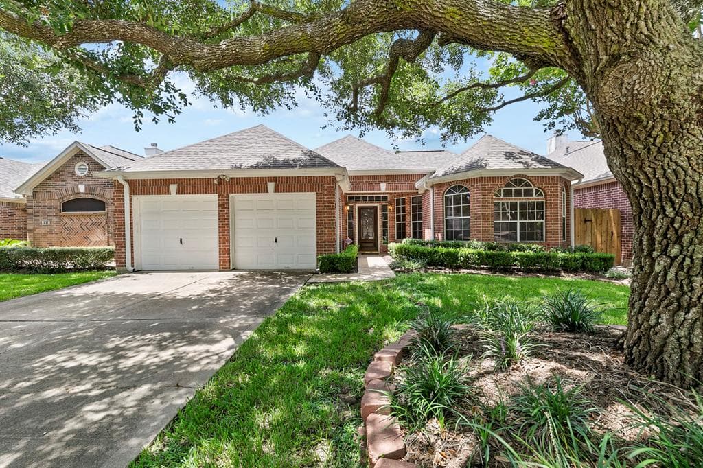 1910 Emerald Green Dr