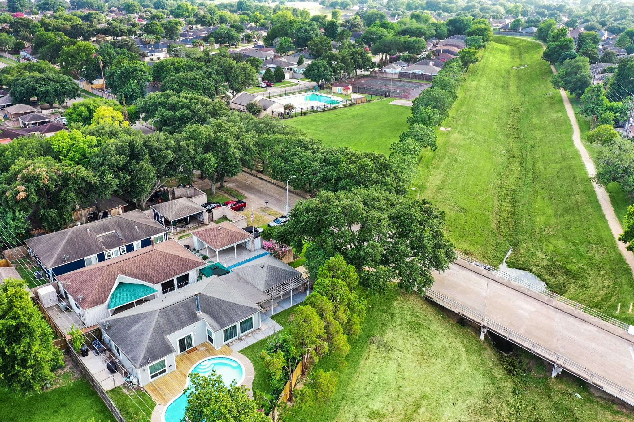 3647 Vineyard Dr