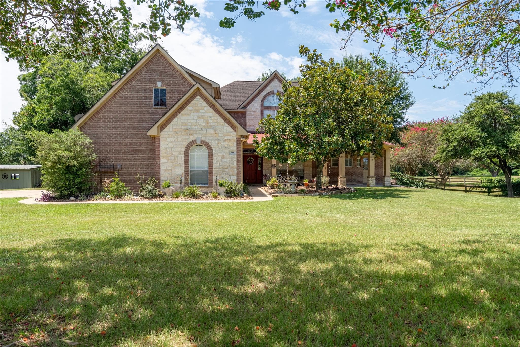 211 Brazos Hill Ln