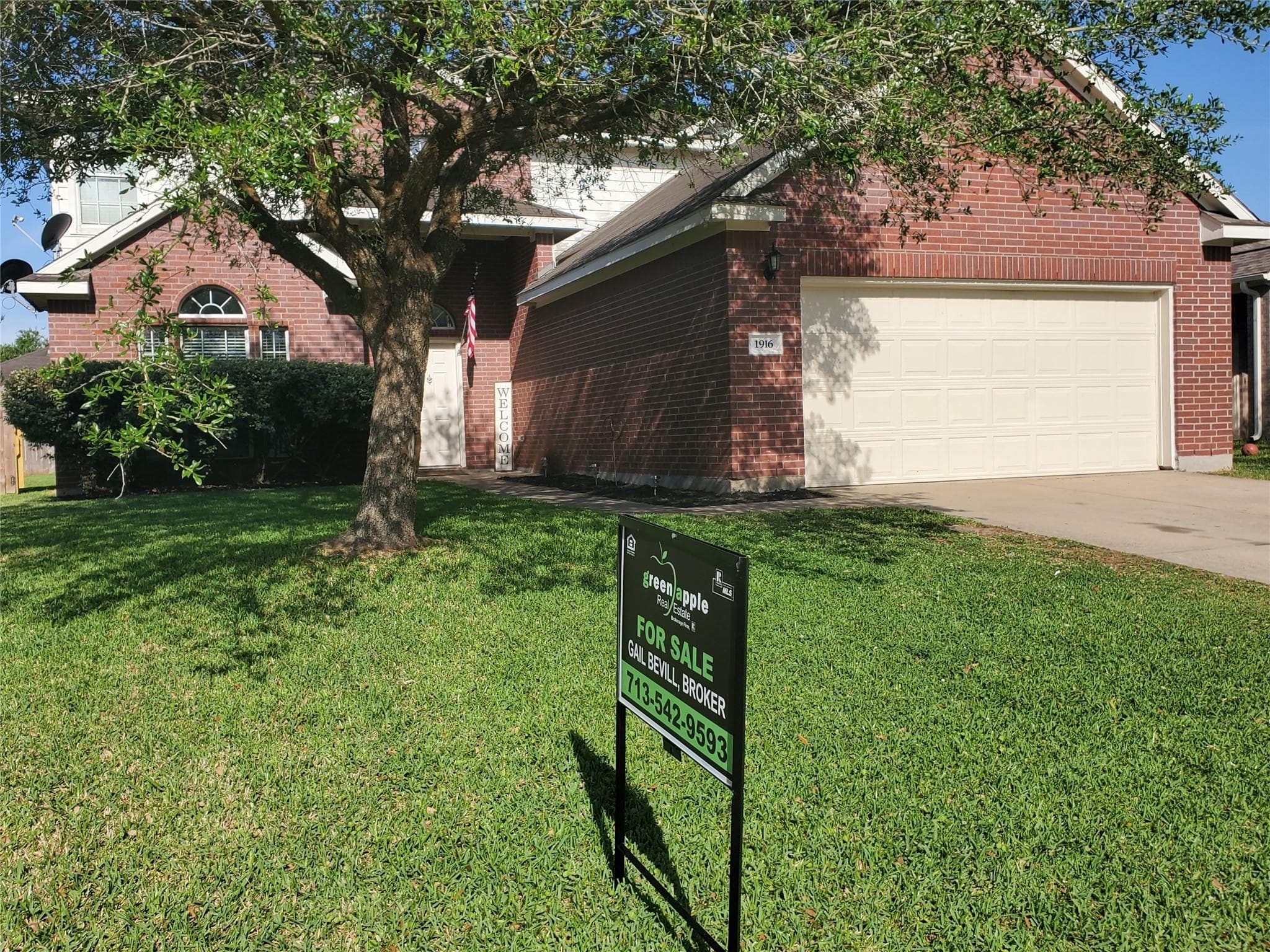 1916 Cedar Ln