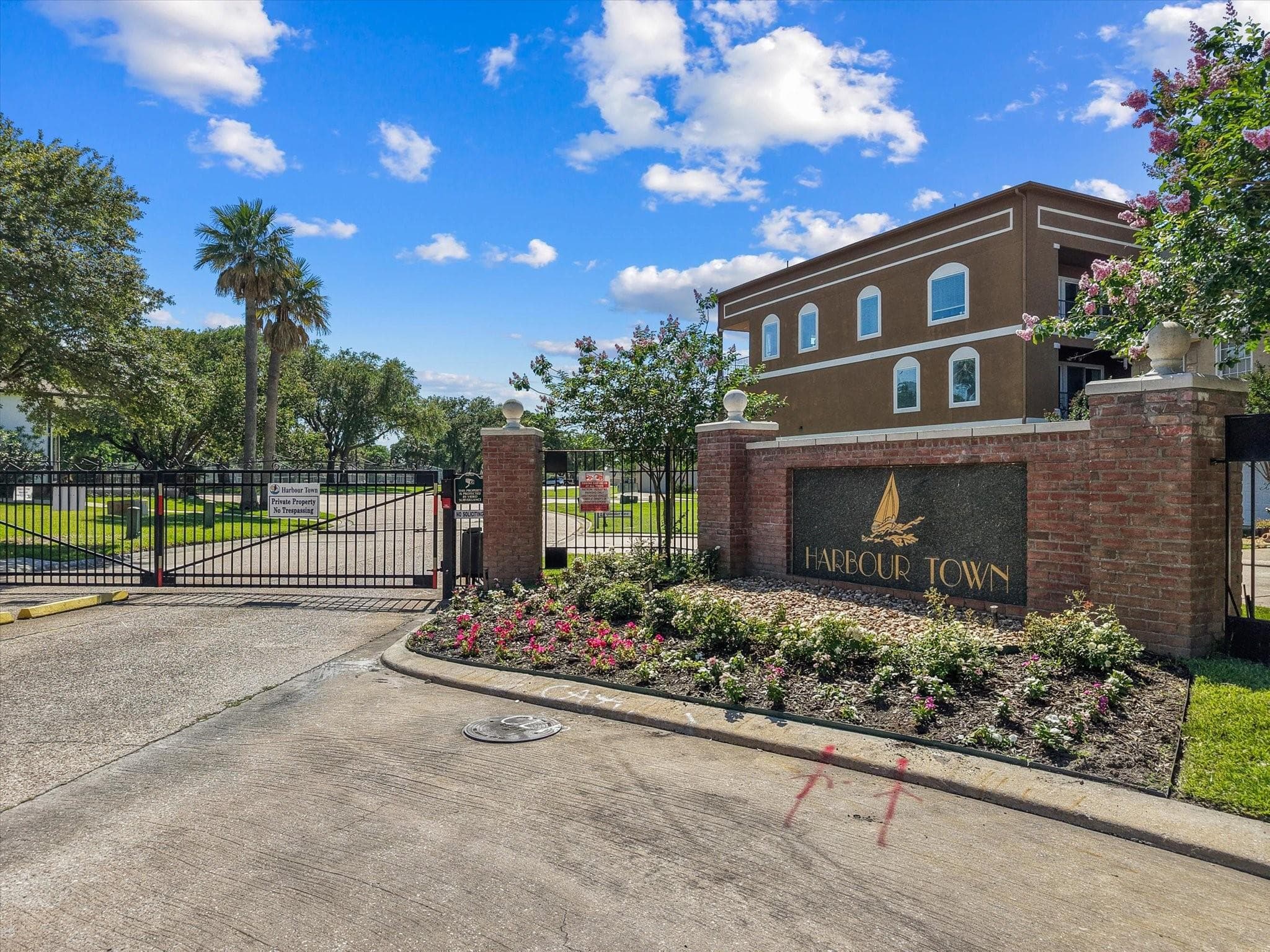 1904 Clipper Ct