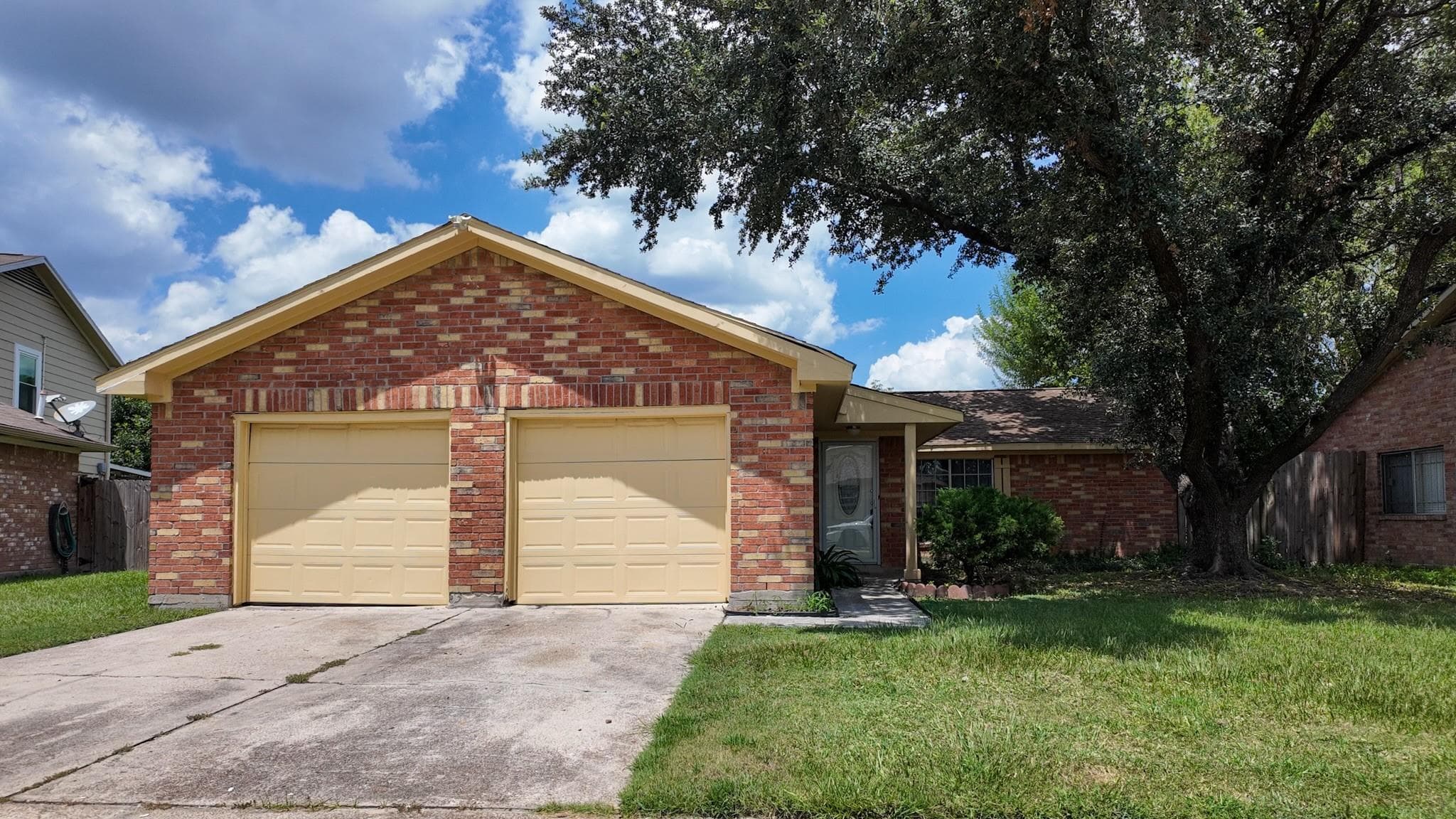 2910 Lacewing Ln