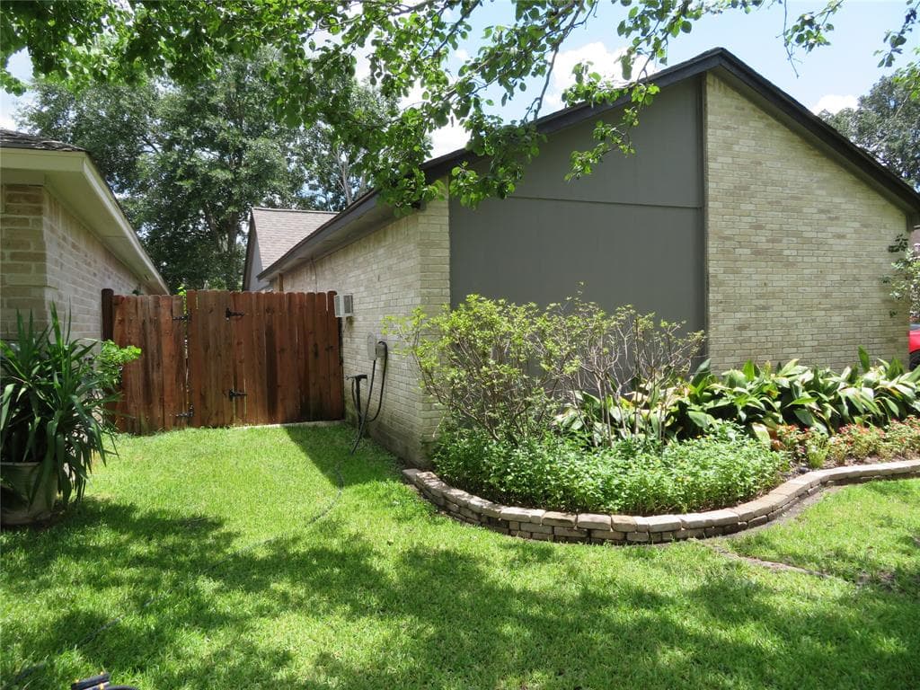 4410 Shawna Dr