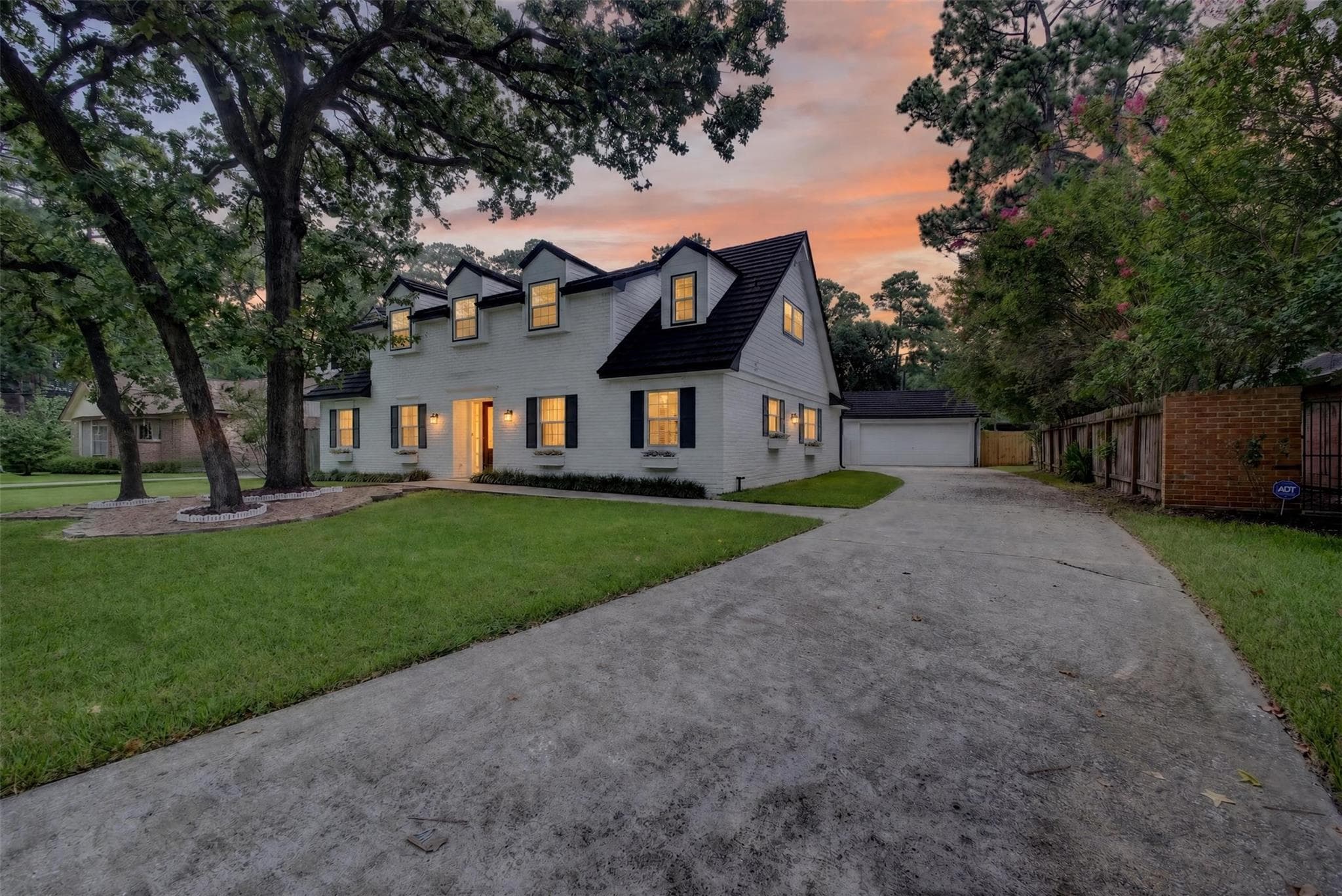 6527 Apple Valley Ln