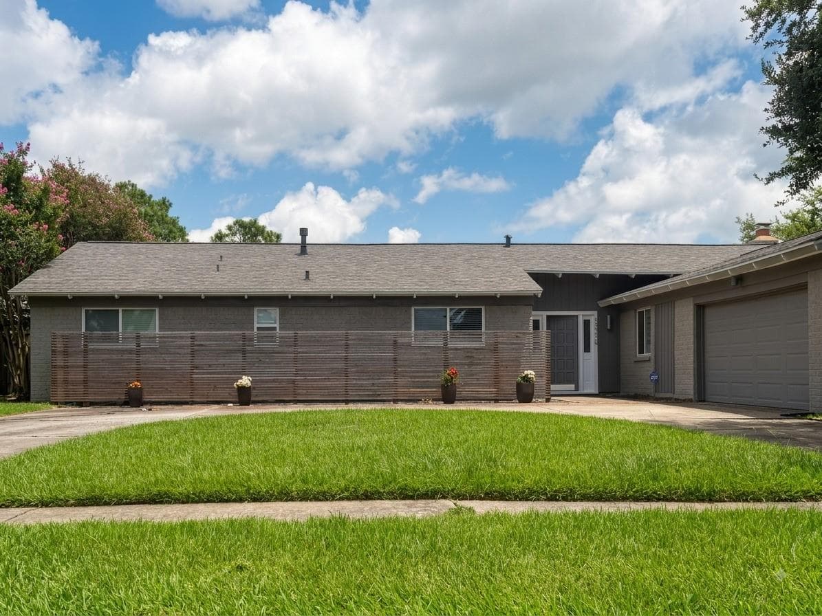 15319 Diana Ln
