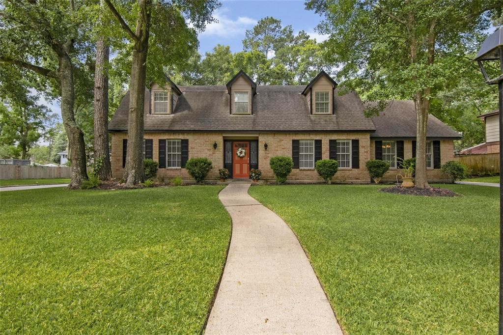 2126 Lakeville Dr