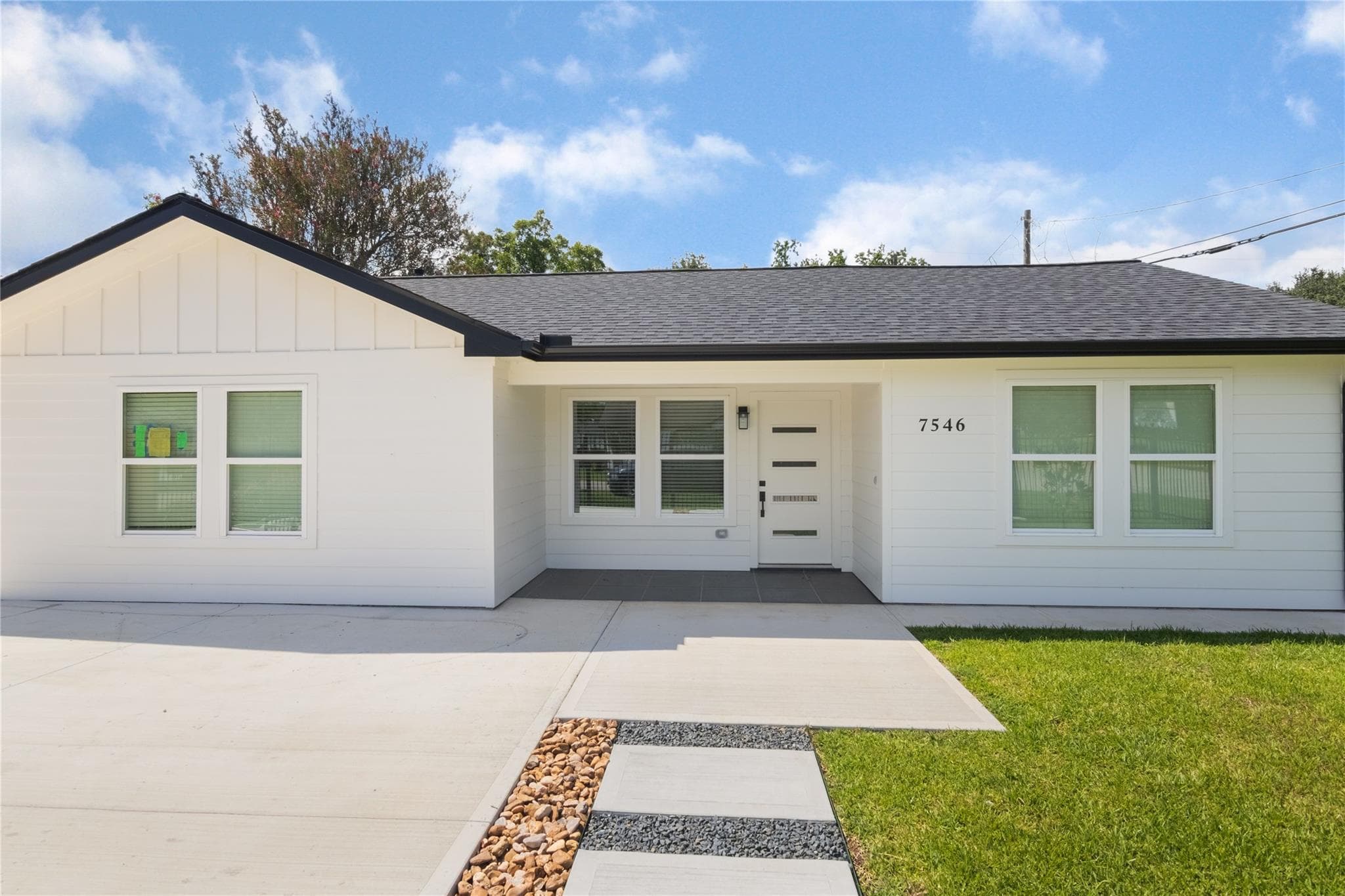 7546 Delavan Dr