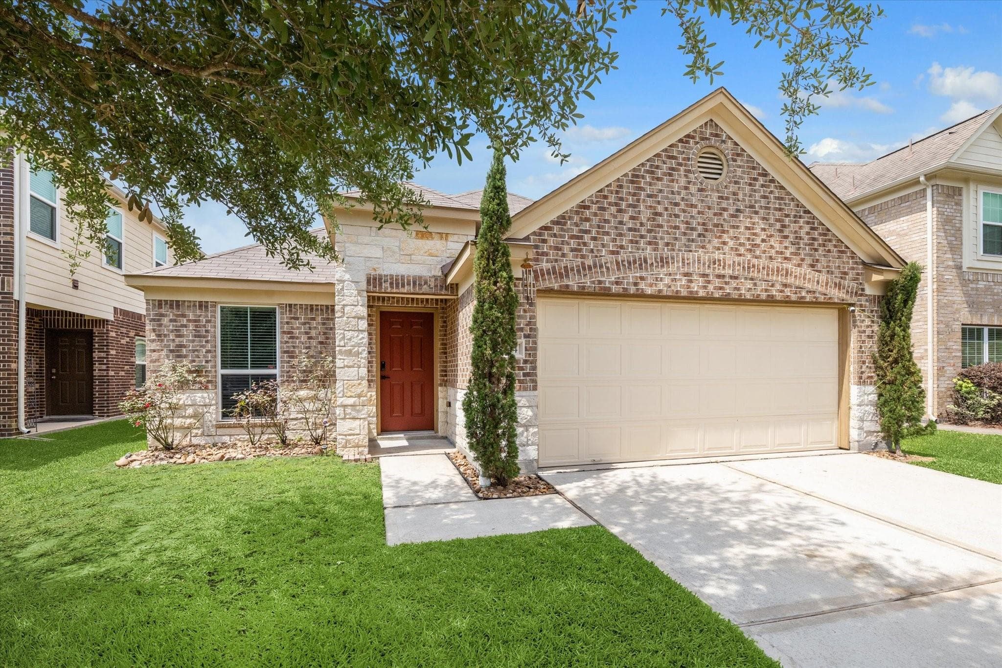 2614 Magnolia Fair Way