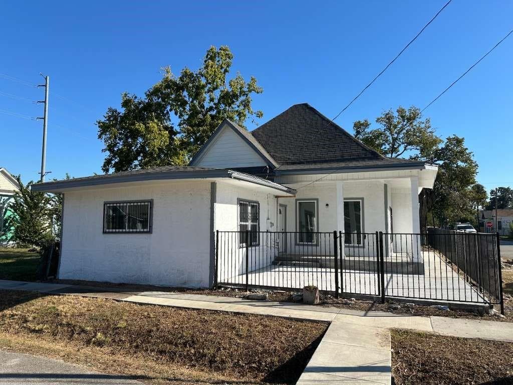 1912 Gentry St