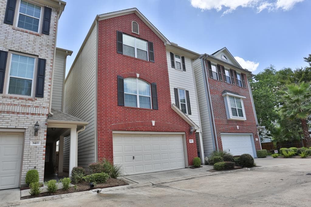 3431 Skyline Village Dr