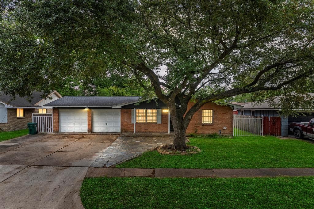 2413 Raspberry Ln